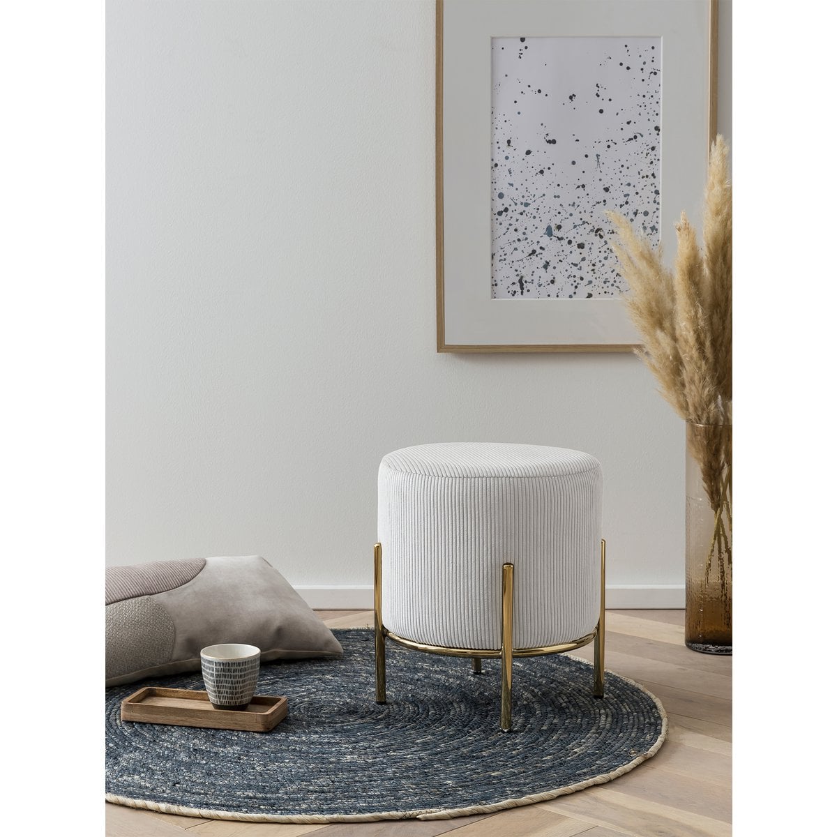 Polsterhocker aus Cordoptik beige mit goldfarbenem Gestell | VIA X SELECTION