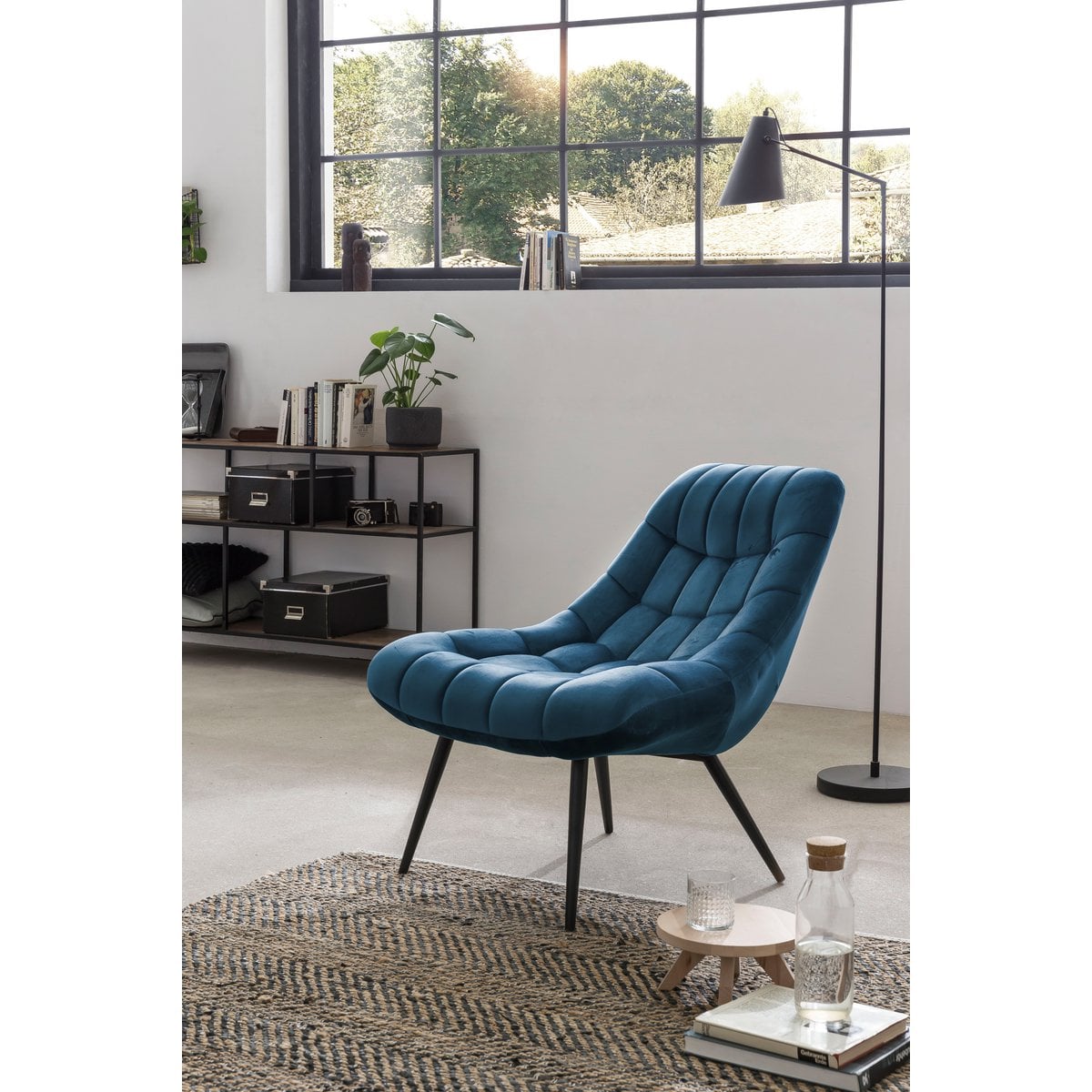 Loungesessel aus Samt blau mit XXL-Sitzfläche | VIA X SELECTION