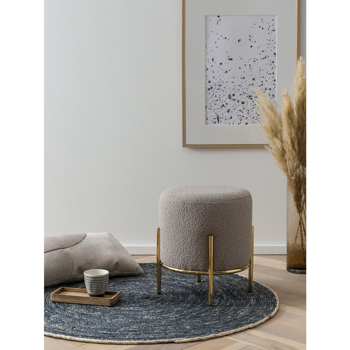 Polsterhocker aus Bouclé taupe mit runder Form | VIA X SELECTION