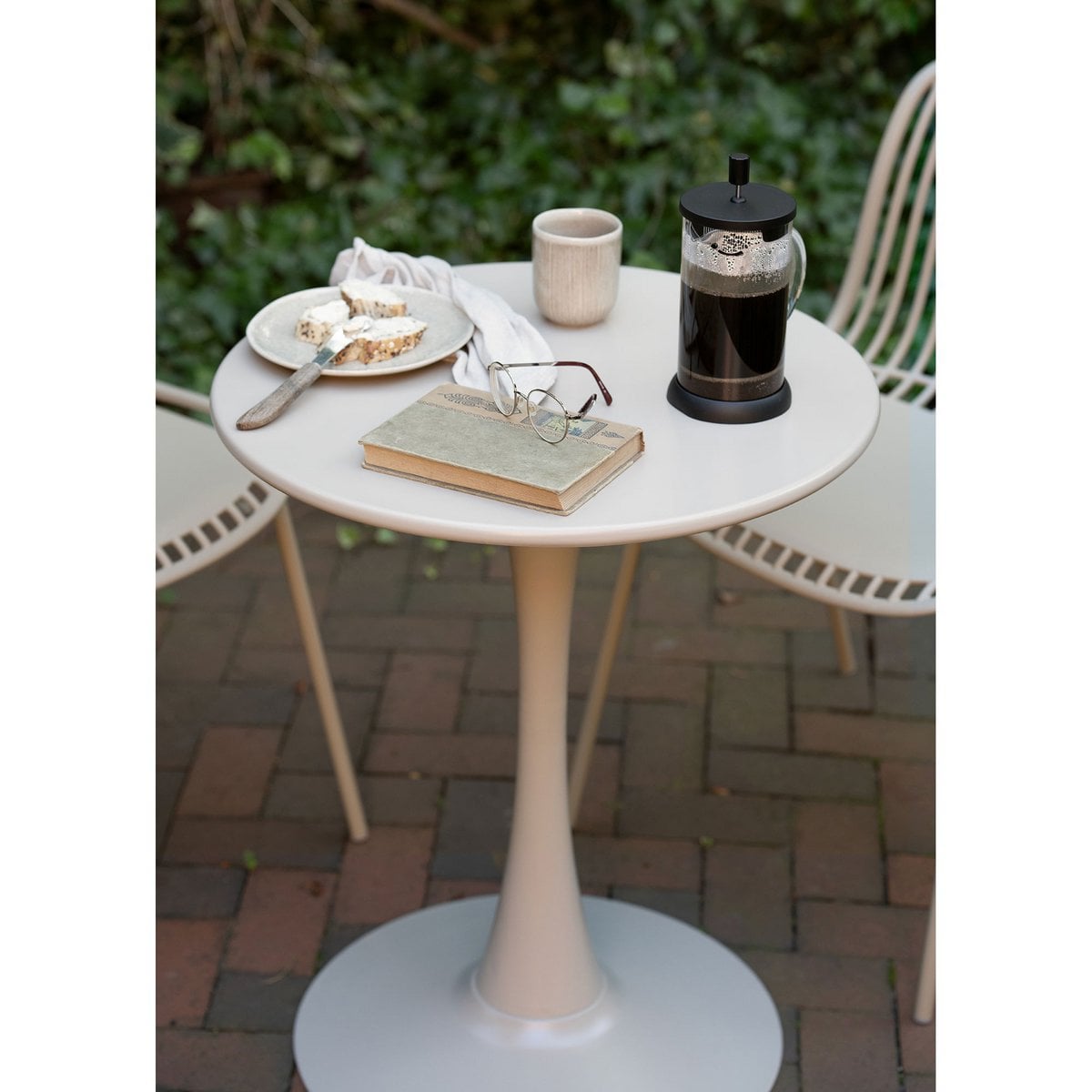Runder Bistrotisch aus Stahl in Taupe, Ø 60 cm | VIA X SELECTION