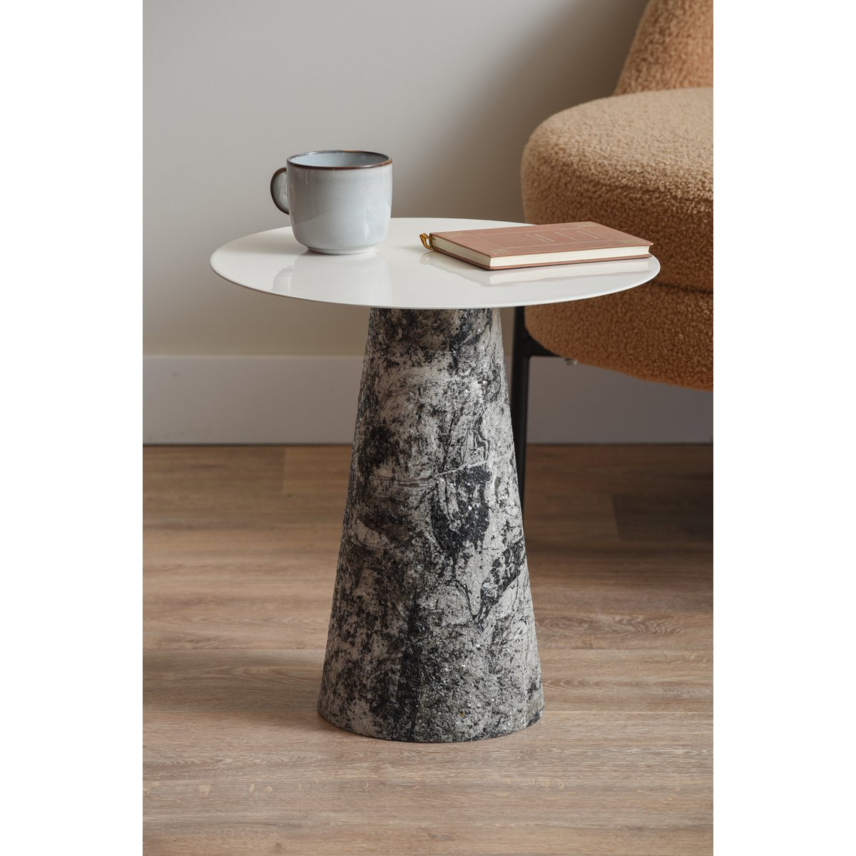 Beistelltisch mit Marmoroptik-Sockel, 40 × 40 × 42 cm | VIA X SELECTION