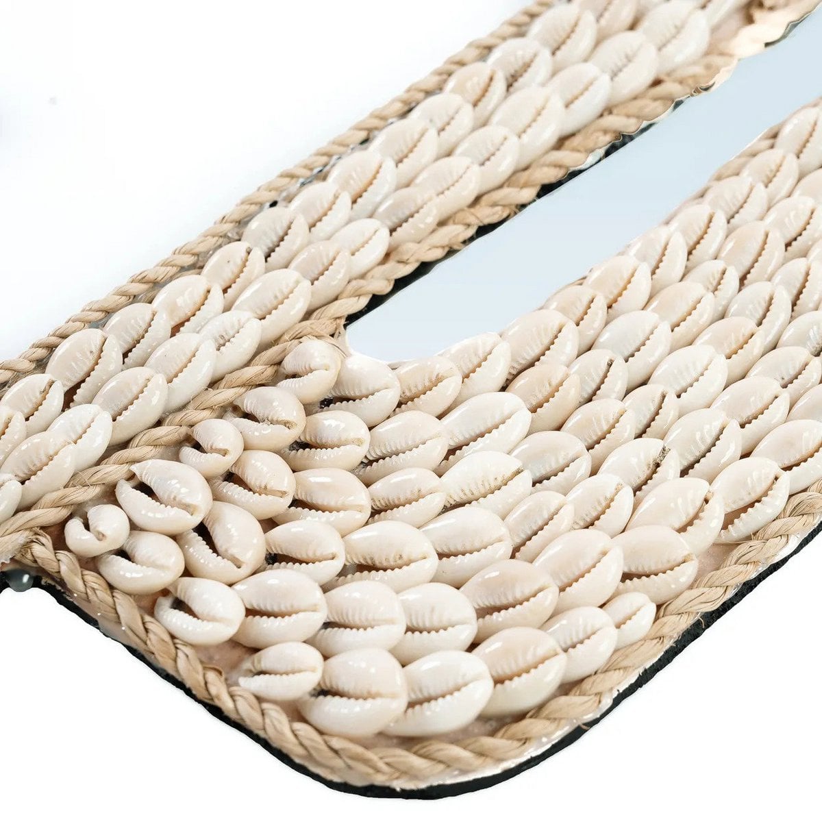 Kaktus-Wandspiegel mit Kaurimuscheln weiß, 38 × 40 cm | VIA X SELECTION