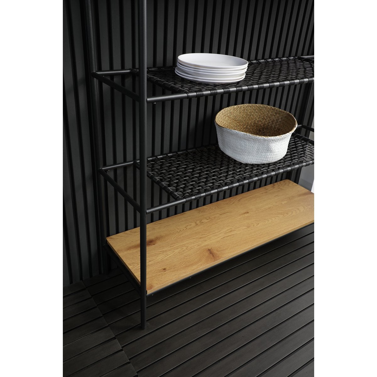Bücherregal mit Polyrattan und naturfarbenen Ablagen, 34 × 110 × 129 cm | VIA X SELECTION