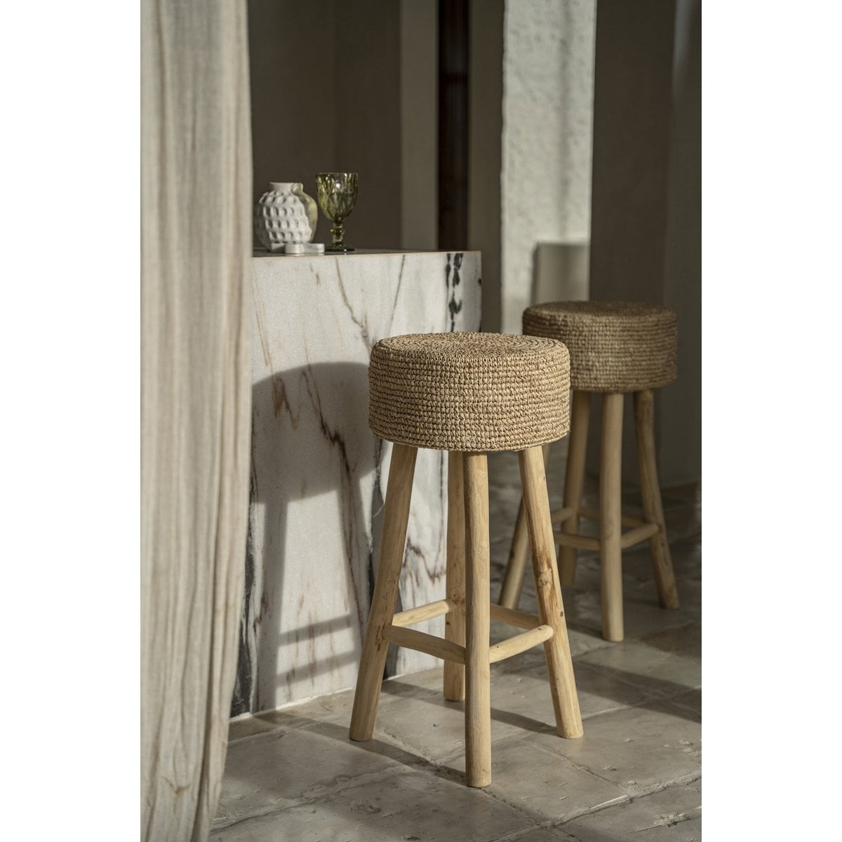 Barhocker aus Raffia und Teakholz in Natur | VIA X SELECTION