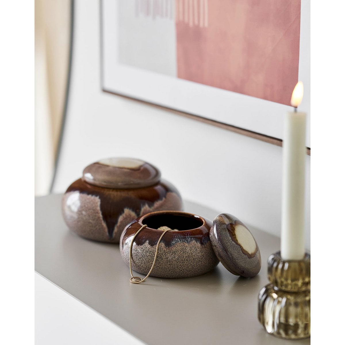 Sandfarbenes Metallregal, 31 × 118 × 97 cm | VIA X SELECTION