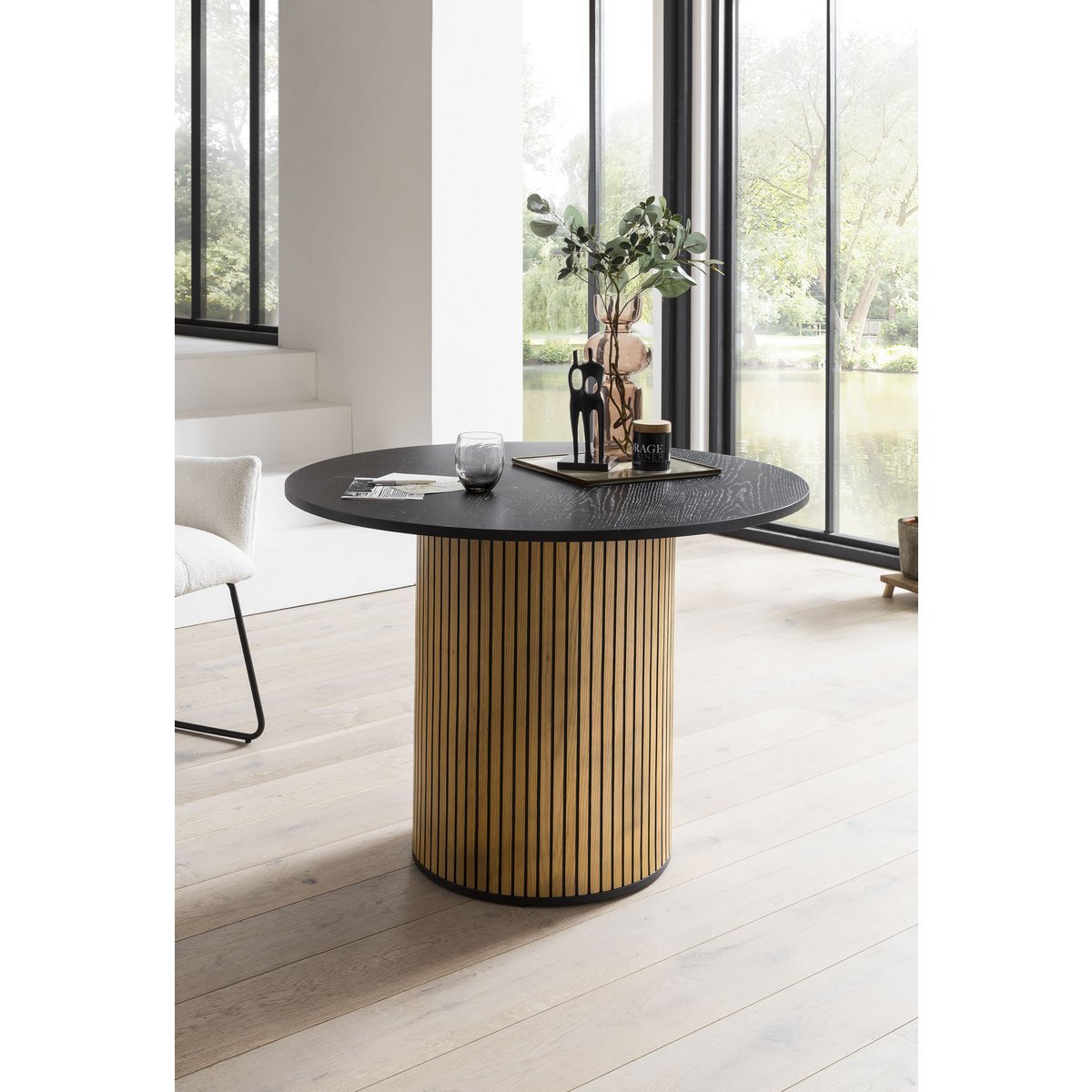 Runder Esstisch Eichenfurnier gerippter Mittelfuß 120 cm | VIA X SELECTION