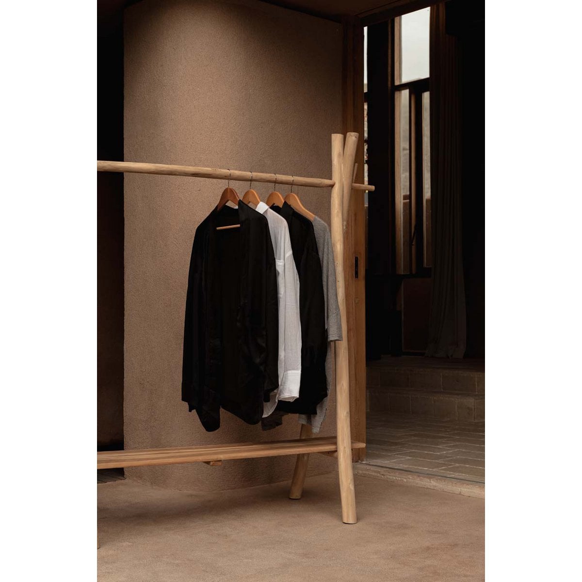 Kleiderständer aus Teakholz natur, 120 × 50 × 150 cm | VIA X SELECTION