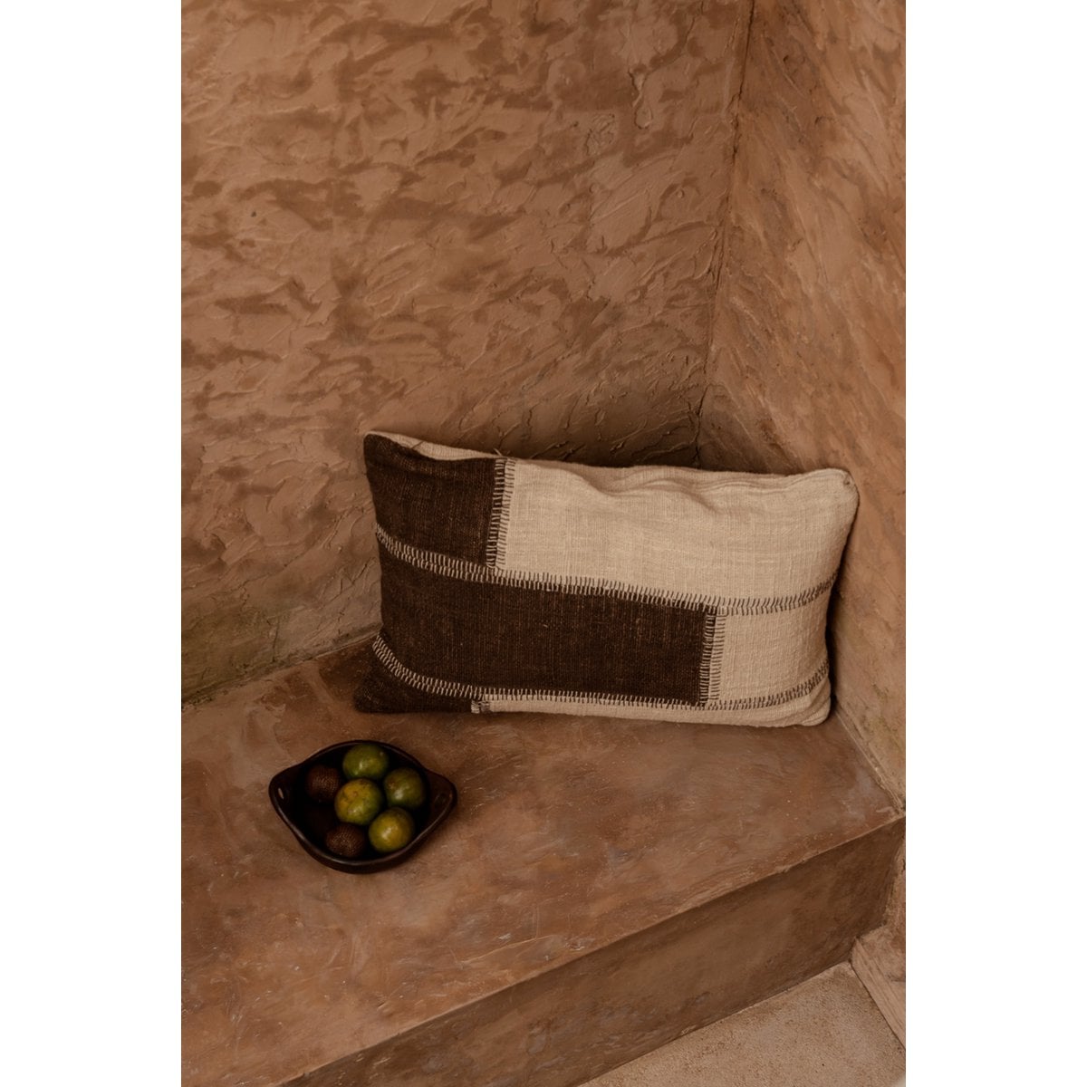 Kissenbezug aus Baumwolle mit Patchwork in Natur-Braun, 50 × 70 cm | VIA X SELECTION