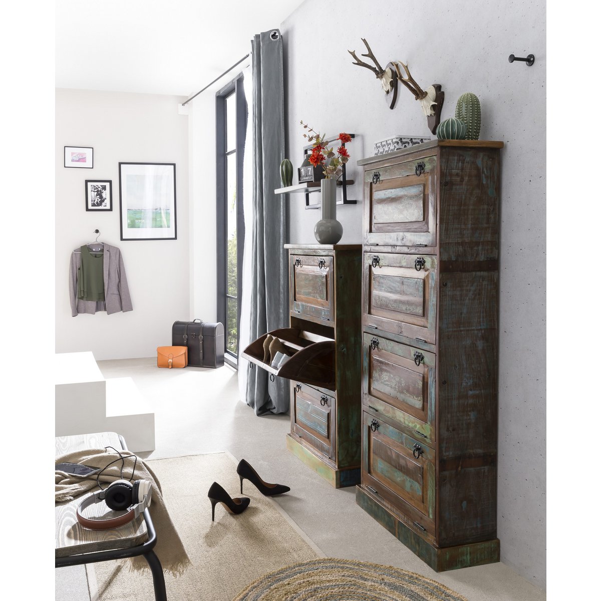 Hoher Schuhschrank aus Altholz bunt, 25 × 65 × 145 cm | VIA X SELECTION