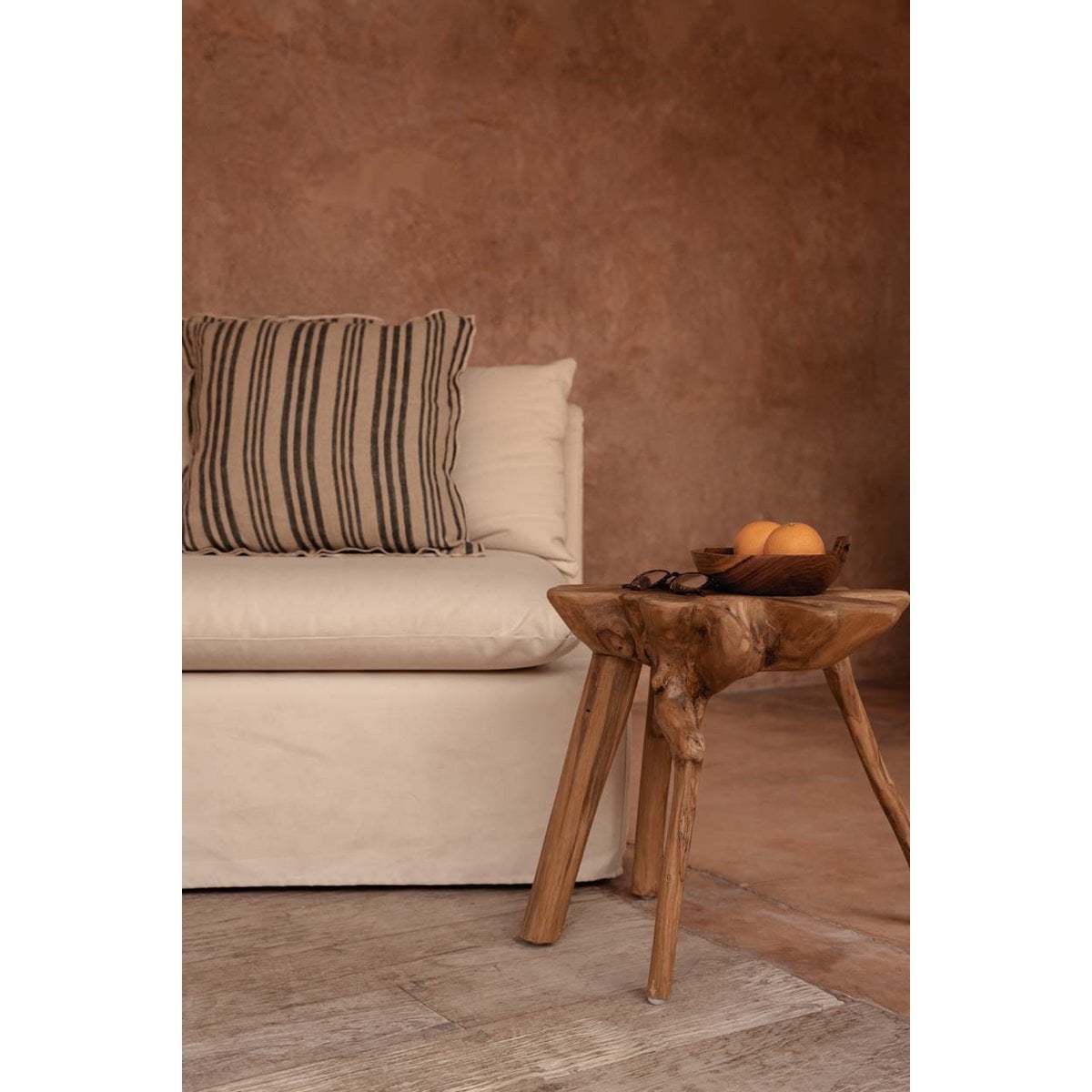 Beistelltisch aus Teak-Wurzelholz, 45 × 45 × 45 cm | VIA X SELECTION