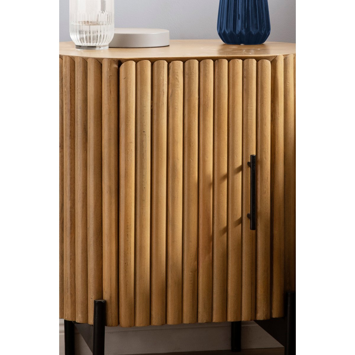Nachttisch aus Mangoholz mit Lamellenfront, 40 × 50 × 60 cm | VIA X SELECTION