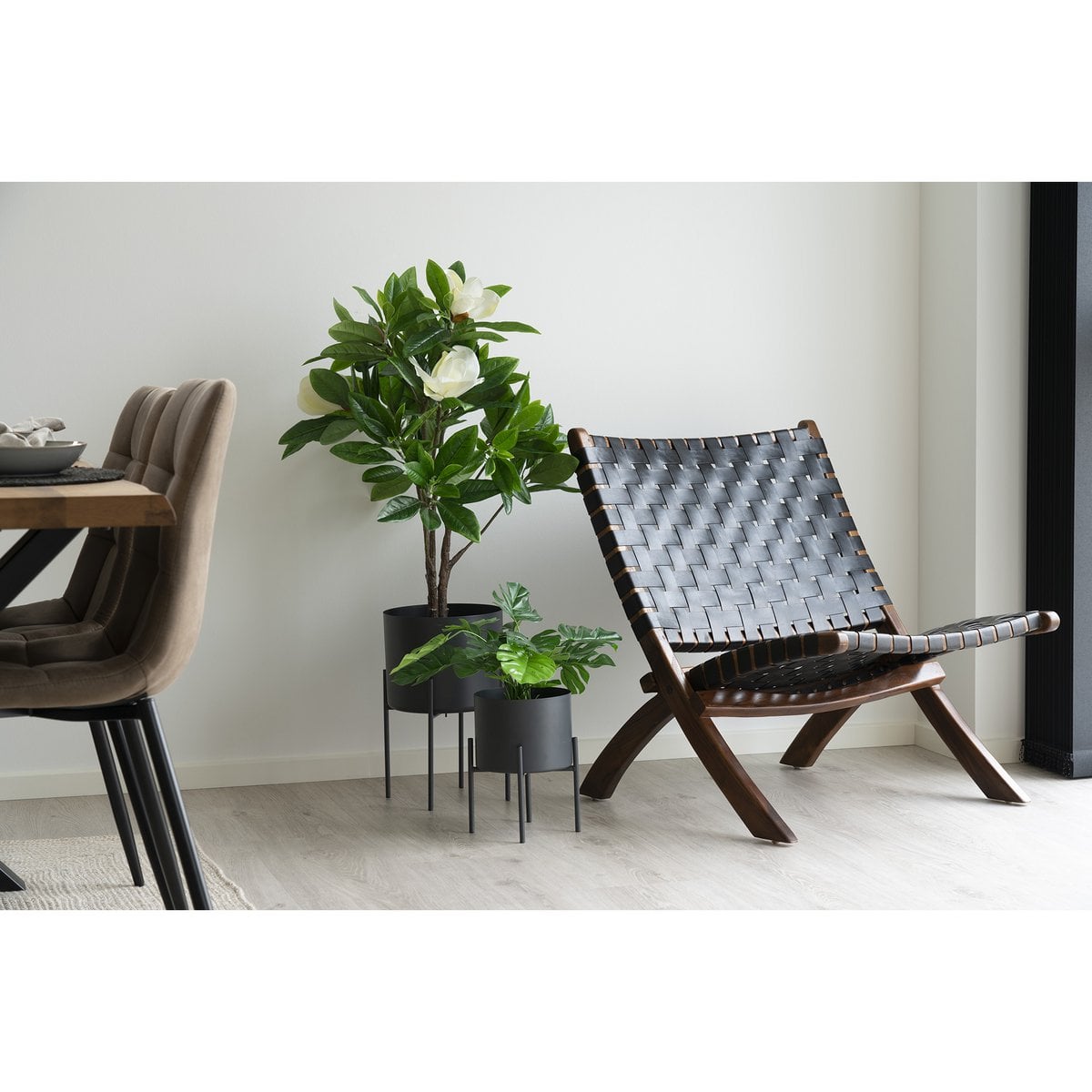 Klappstuhl aus Teakholz und schwarzem Leder | VIA X SELECTION