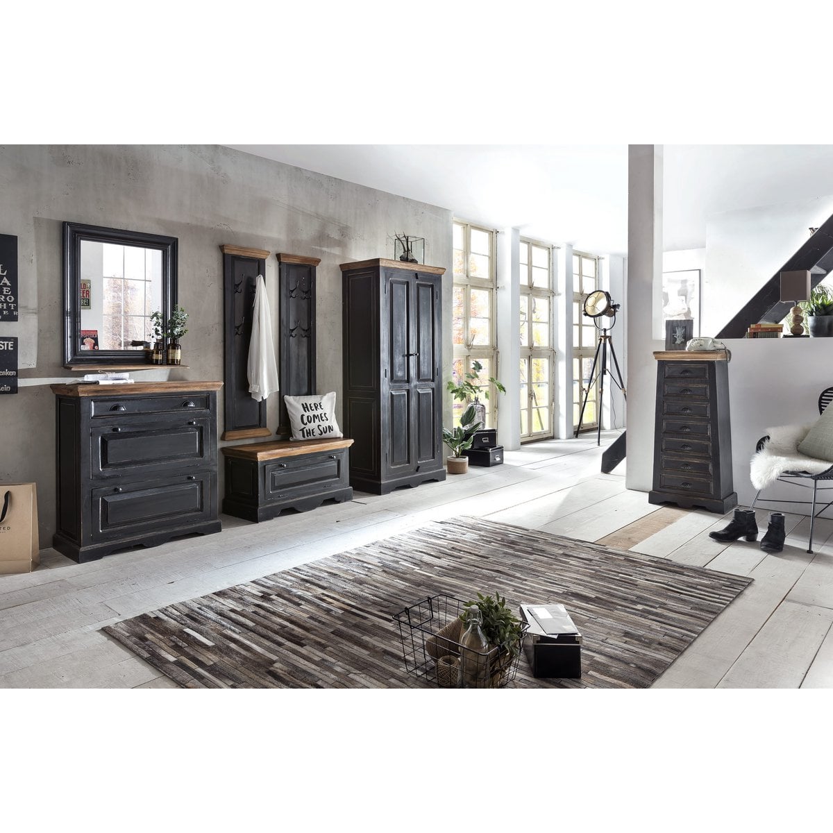 Schuhschrank mit Klappe im Antik-Look, 40 × 85 × 45 cm | VIA X SELECTION