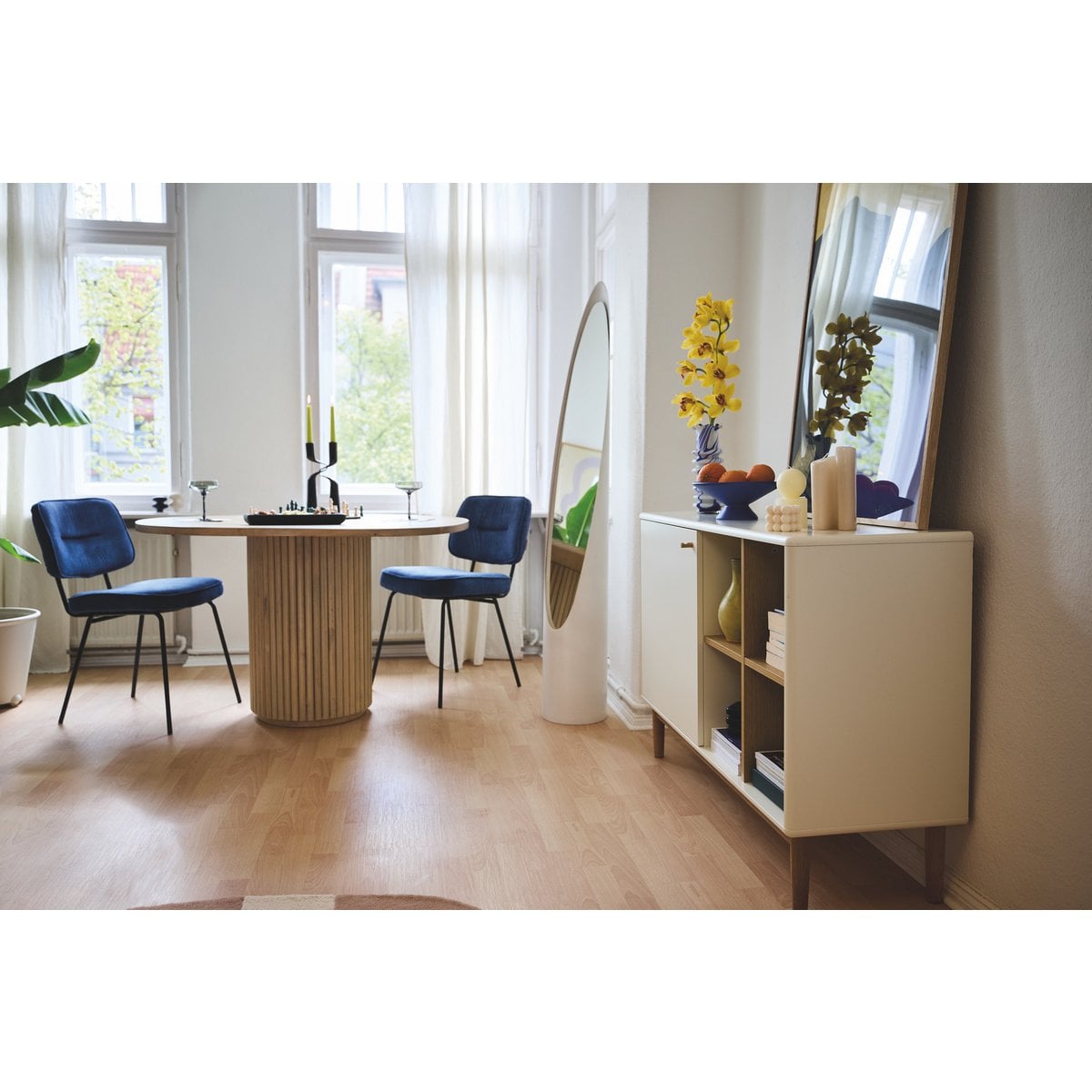 TOM TAILOR Home runder Esstisch Mangoholz gerippter Mittelfuß 120 cm | VIA X SELECTION