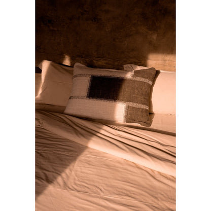 Kissenbezug aus Baumwolle mit Patchwork in Natur-Braun, 50 × 70 cm | VIA X SELECTION