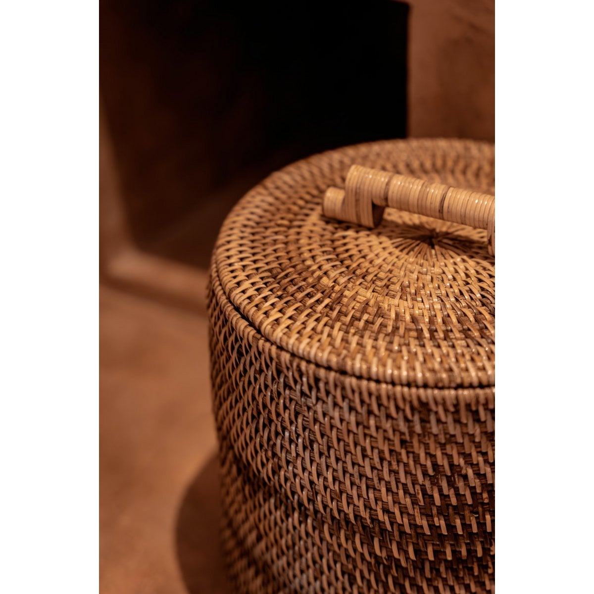 Aufbewahrungskorb aus Rattan natur-braun mit Deckel, 20 × 20 × 33 cm | VIA X SELECTION