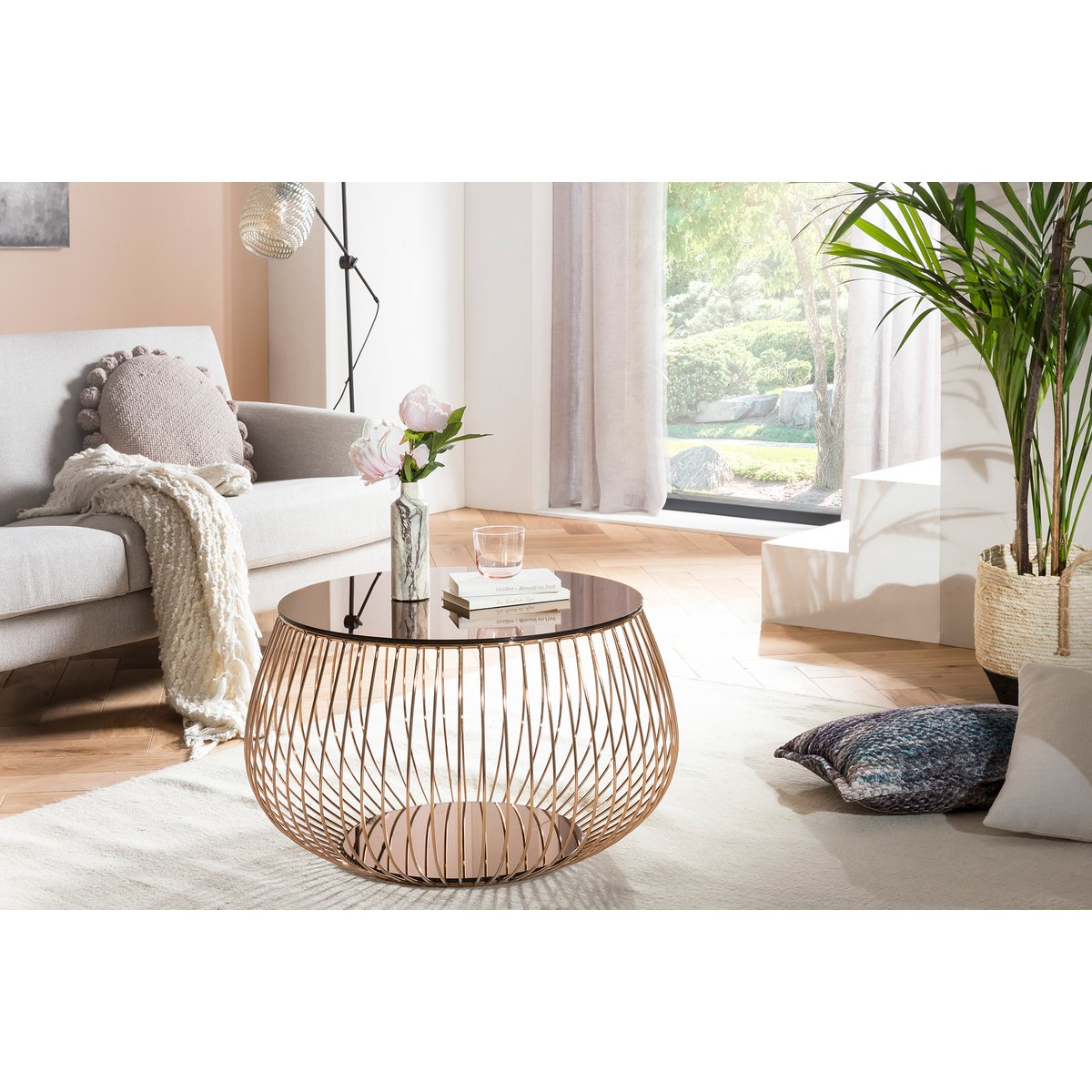 Runder Couchtisch mit roségoldener Spiegelplatte und Korbgestell, Ø, 72 × 42 cm | VIA X SELECTION