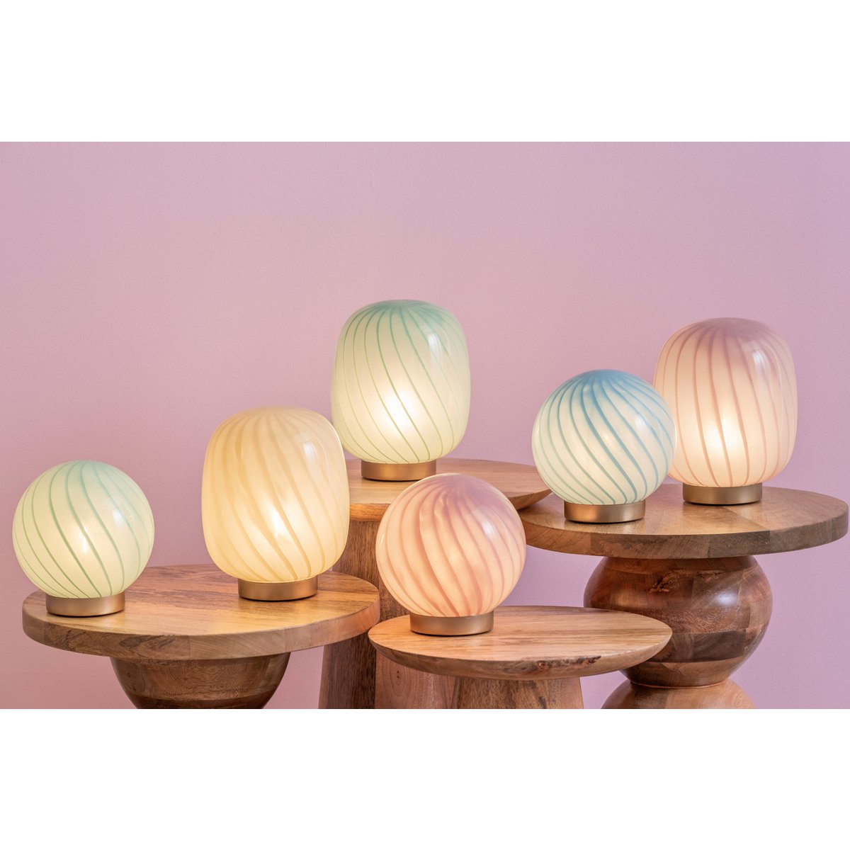 Leitmotiv Summer Globe Tischleuchte aus Glas in Grün | VIA X SELECTION