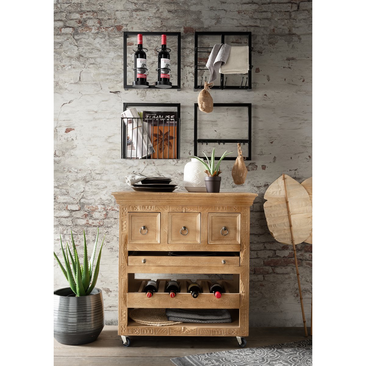 Wand-Weinregal aus schwarzem Metall und Kork für 2 Flaschen und 3 Gläser, 15 × 35 × 35 cm | VIA X SELECTION