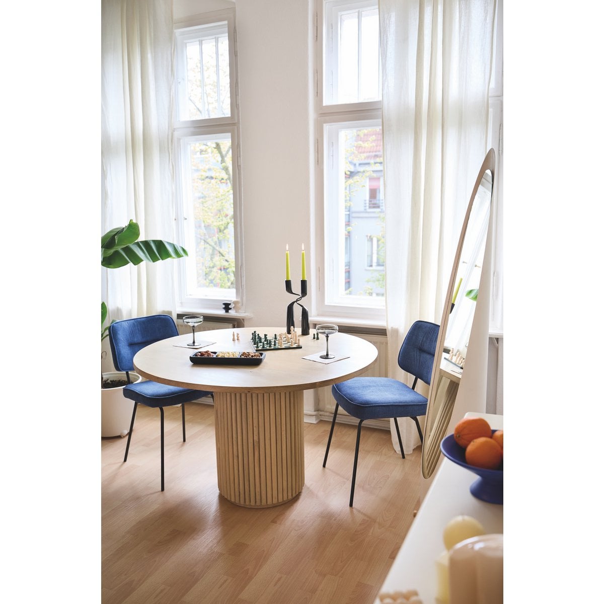 TOM TAILOR Home runder Esstisch Mangoholz gerippter Mittelfuß 120 cm | VIA X SELECTION