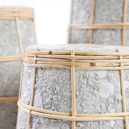 Terrakotta-Vase mit Raffia-Detail | VIA X SELECTION