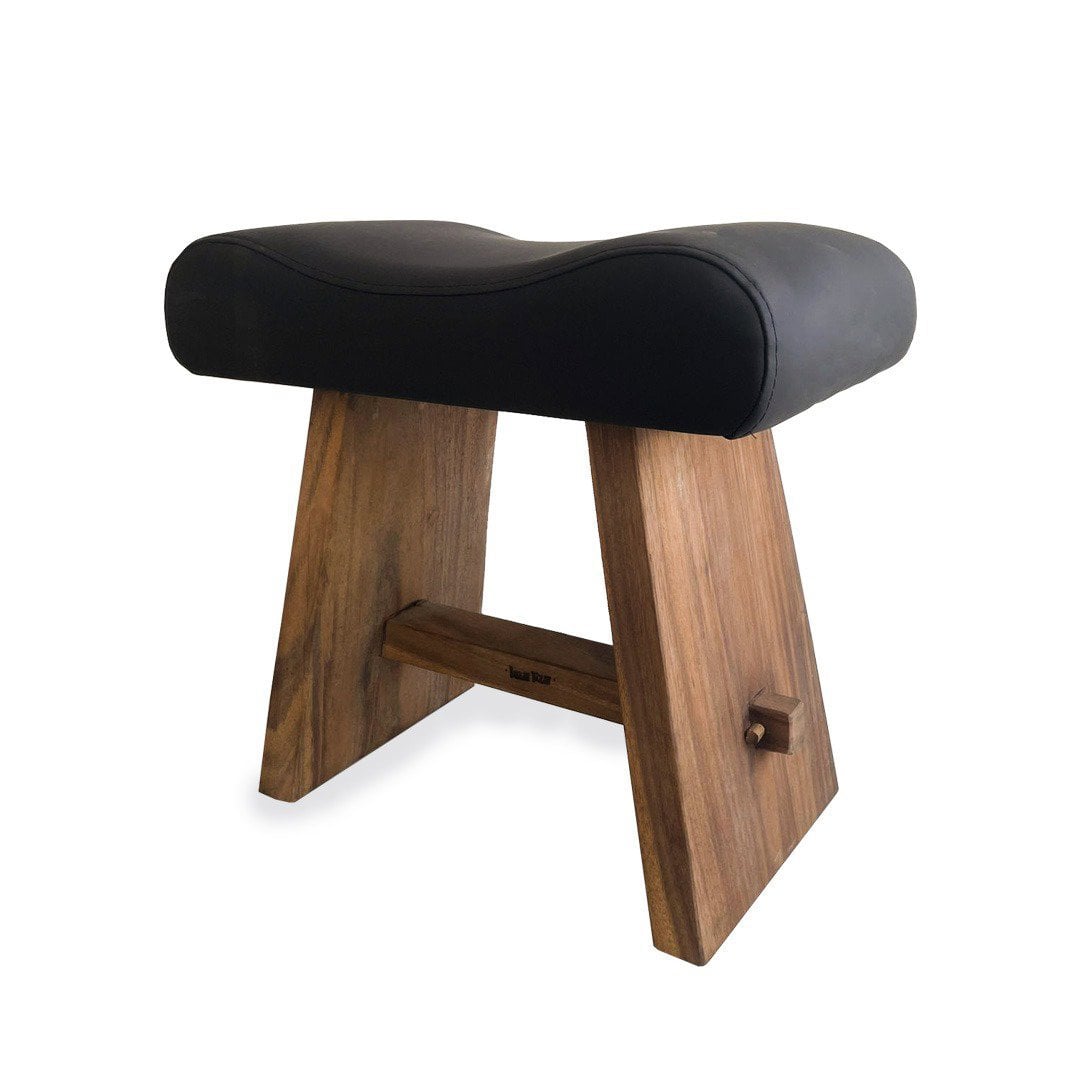 Hocker aus Suarholz natur mit schwarzer Ledersitzfläche | VIA X SELECTION