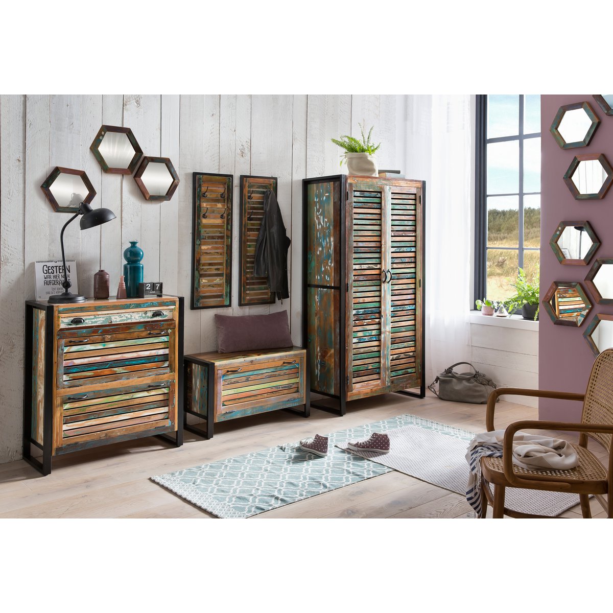 Wandgarderobe aus recyceltem Holz mit 8 Haken, 33 × 8 × 99 cm | VIA X SELECTION