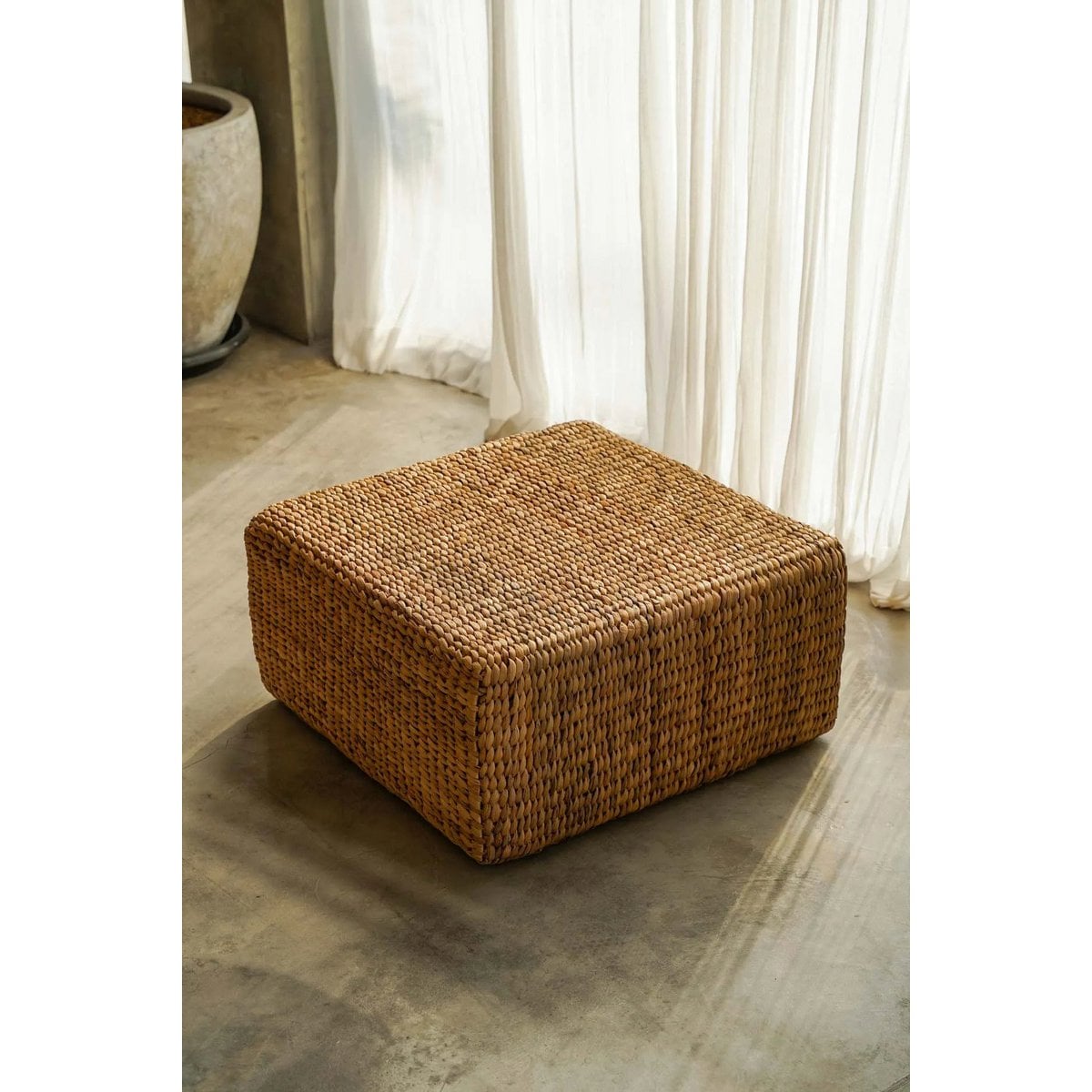 Quadratischer Pouf aus Wasserhyazinthe in Natur | VIA X SELECTION