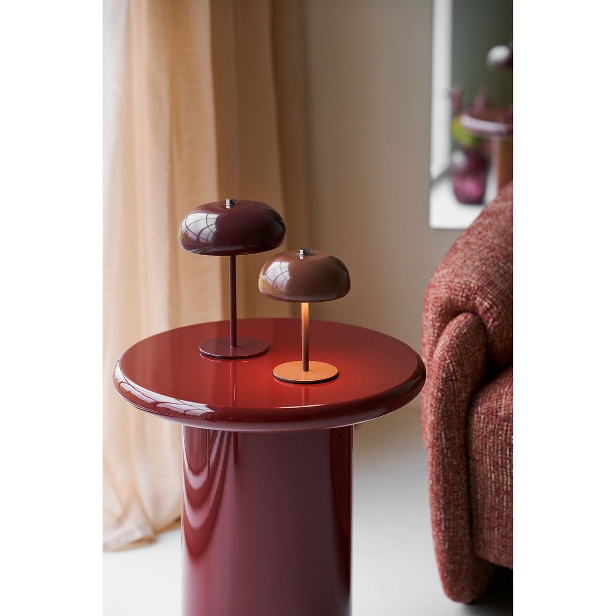 Runder Beistelltisch in Bordeaux, Ø, 45 × 50 cm | VIA X SELECTION