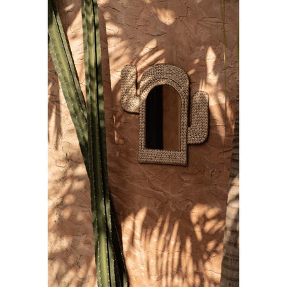 Kaktus-Wandspiegel mit Kaurimuscheln weiß, 38 × 40 cm | VIA X SELECTION