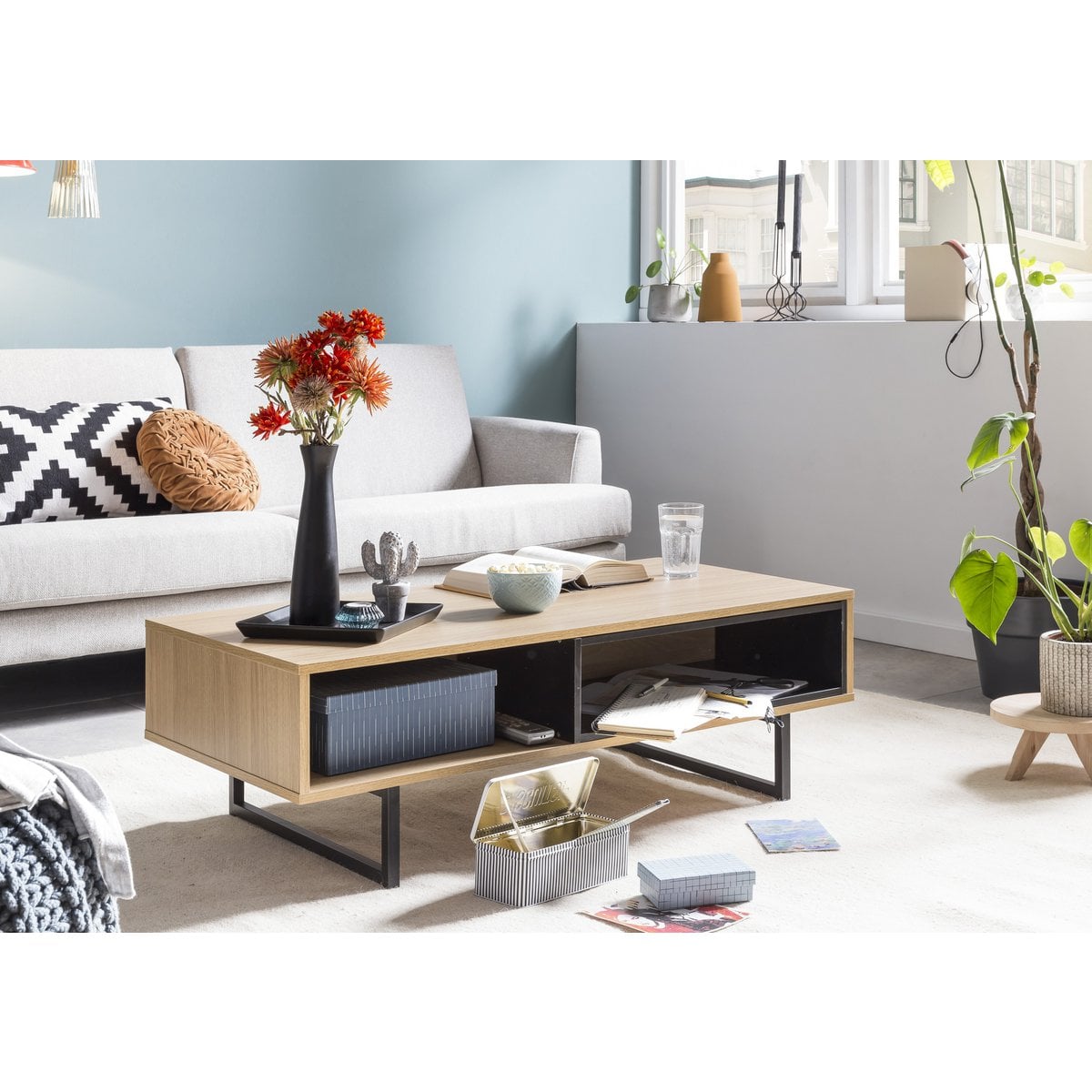 Couchtisch mit Metall und offenem Fach, 55 × 110 × 38 cm | VIA X SELECTION