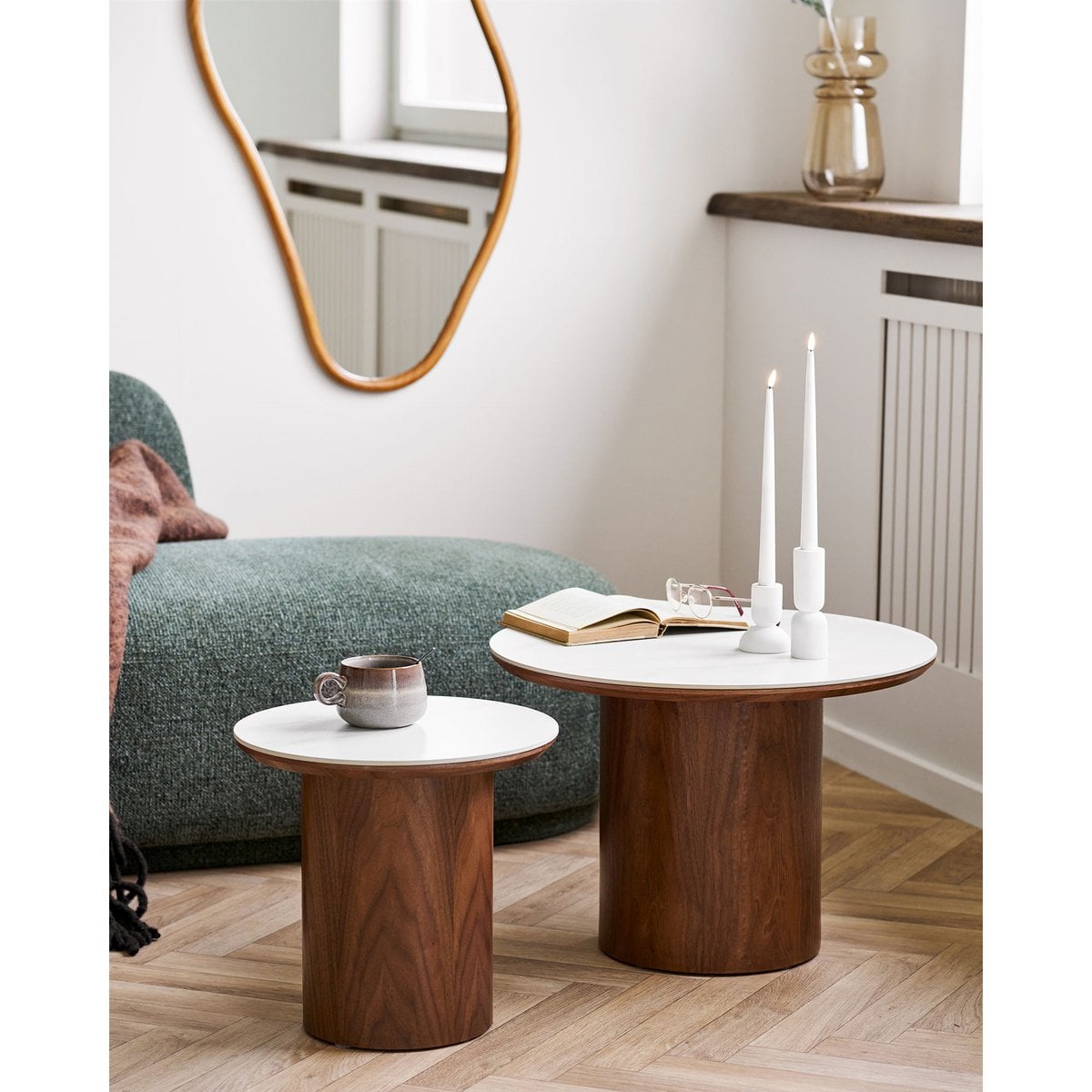 Runder Beistelltisch aus Keramik und Eschenfurnier, Ø, 40 × 38 cm | VIA X SELECTION