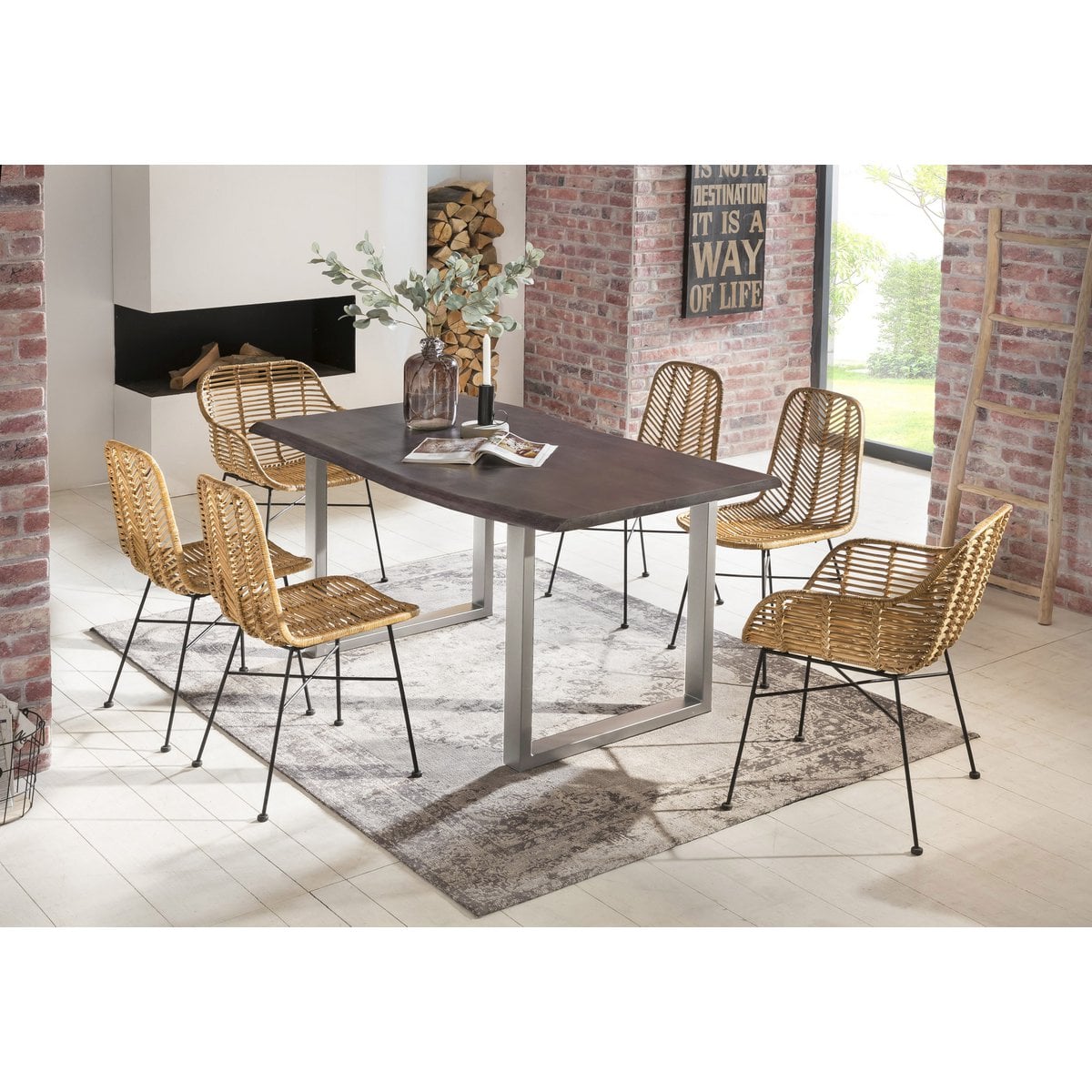 Armlehnstuhl aus Rattan mit schwarzem Metallgestell im 2er-Set | VIA X SELECTION