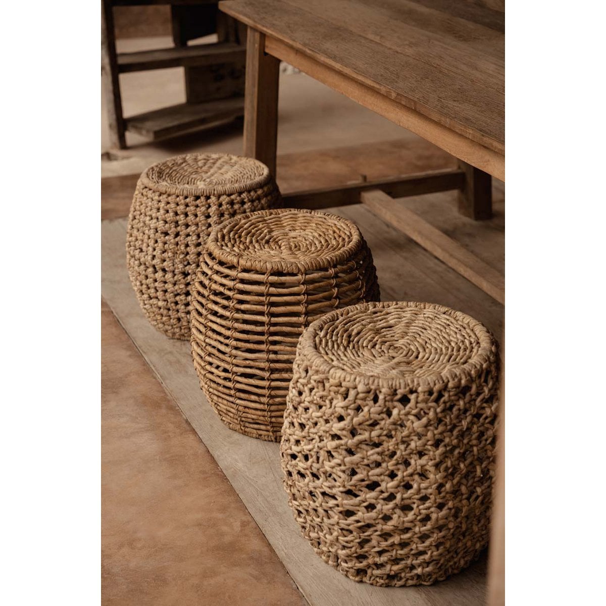 Geflochtener Hocker aus Bananenblatt in Natur | VIA X SELECTION