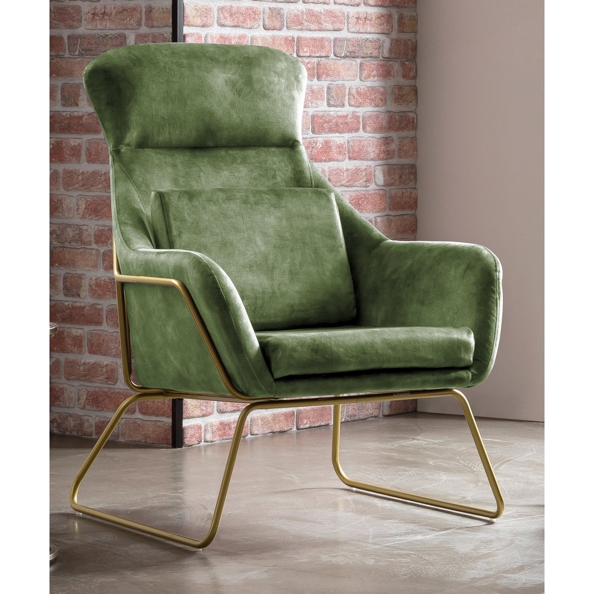 Relaxsessel aus Velours grün mit goldfarbenem Gestell | VIA X SELECTION