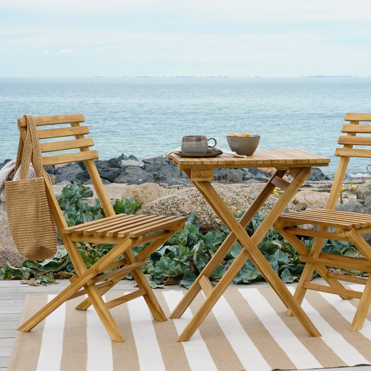 Café-Set aus Teakholz mit zwei Stühlen und Tisch | VIA X SELECTION