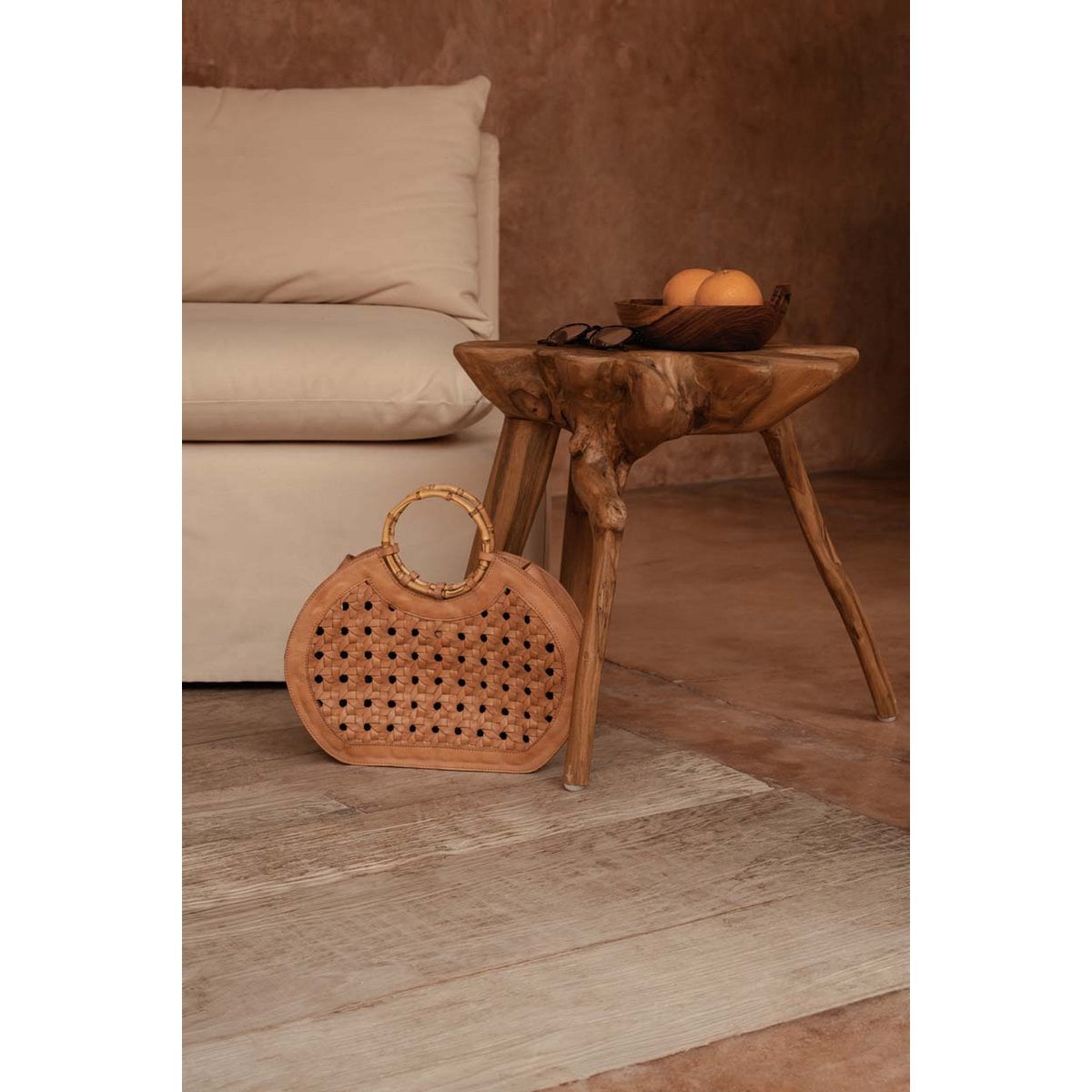 Beistelltisch aus Teak-Wurzelholz, 45 × 45 × 45 cm | VIA X SELECTION