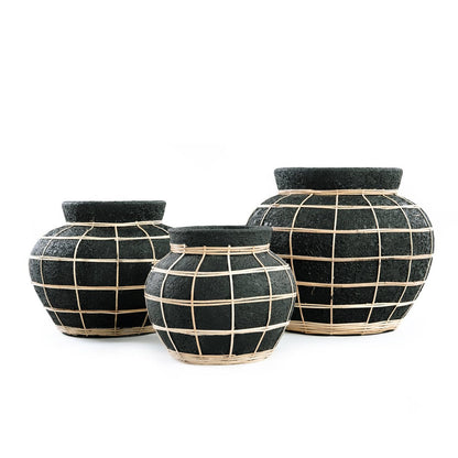 Große Terrakotta-Vase in Schwarz und in Natur | VIA X SELECTION