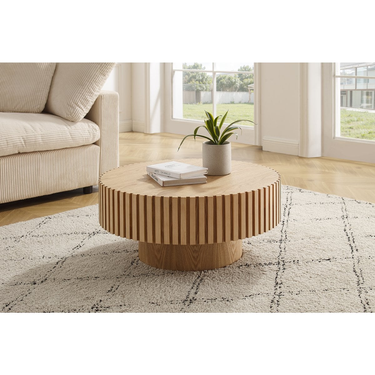Runder Couchtisch aus Eschenfurnier mit Lamellendetail, Ø, 80 × 34 cm | VIA X SELECTION
