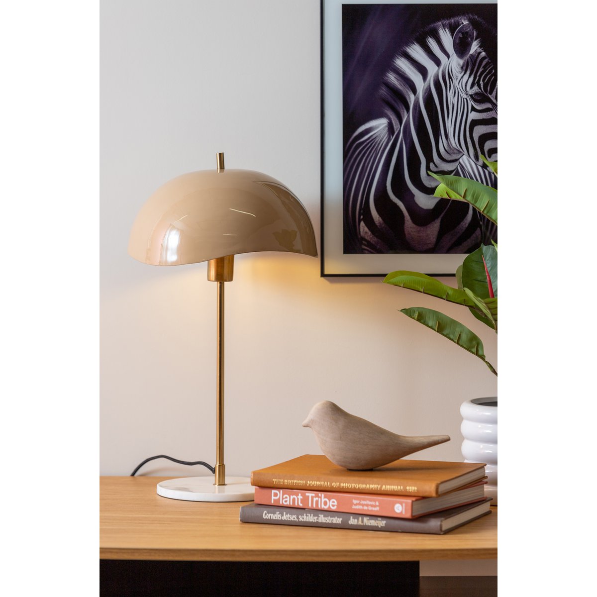 Leitmotiv Waved Dome Tischleuchte in Braun | VIA X SELECTION