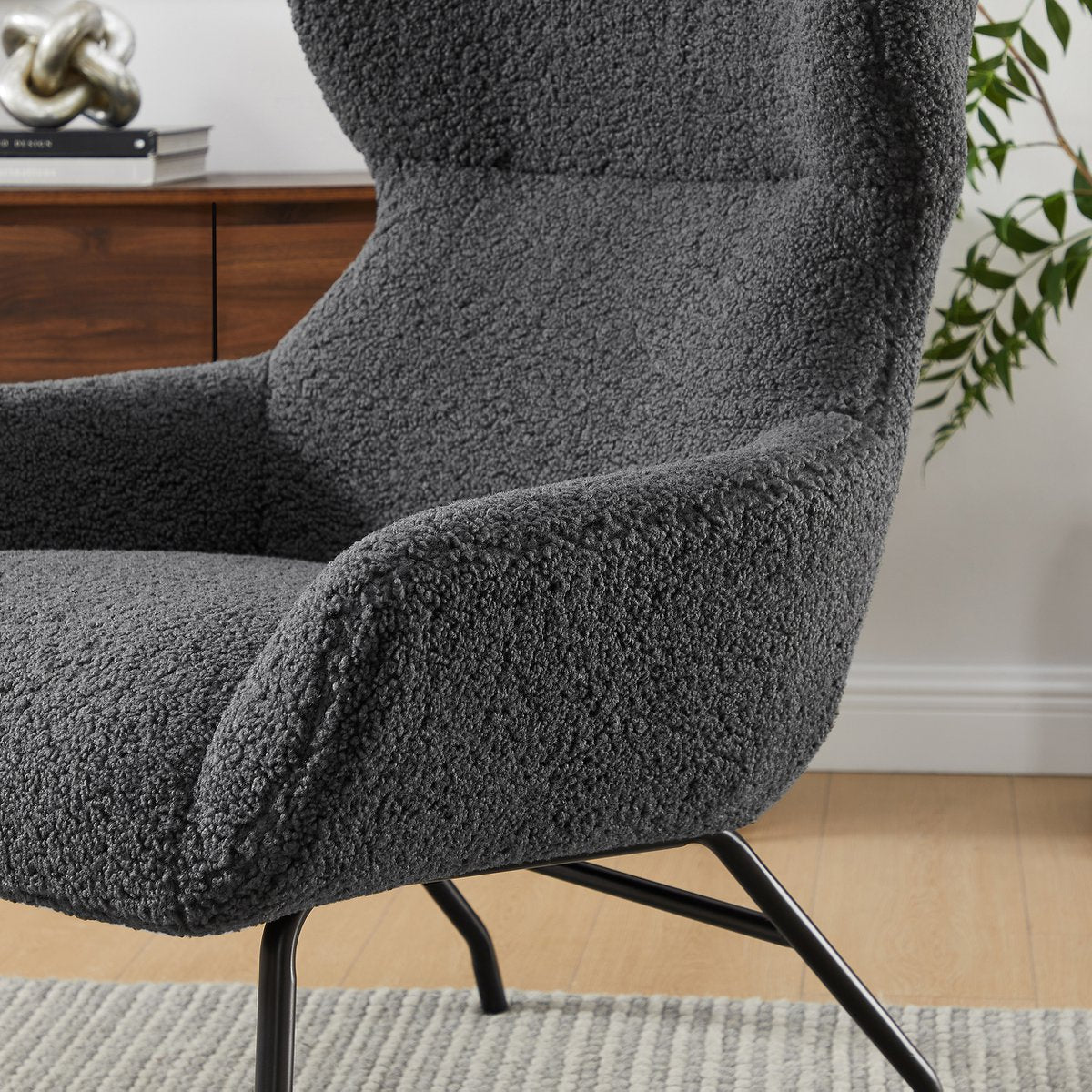 Sessel mit Hocker in Teddyfell-Optik anthrazit | VIA X SELECTION