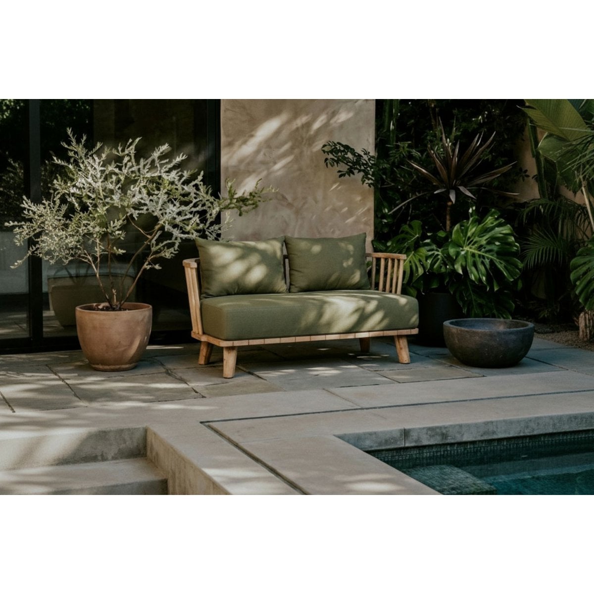 Outdoor-2-Sitzer aus Teakholz mit Quick-Dry-Polstern in Algengrün | VIA X SELECTION