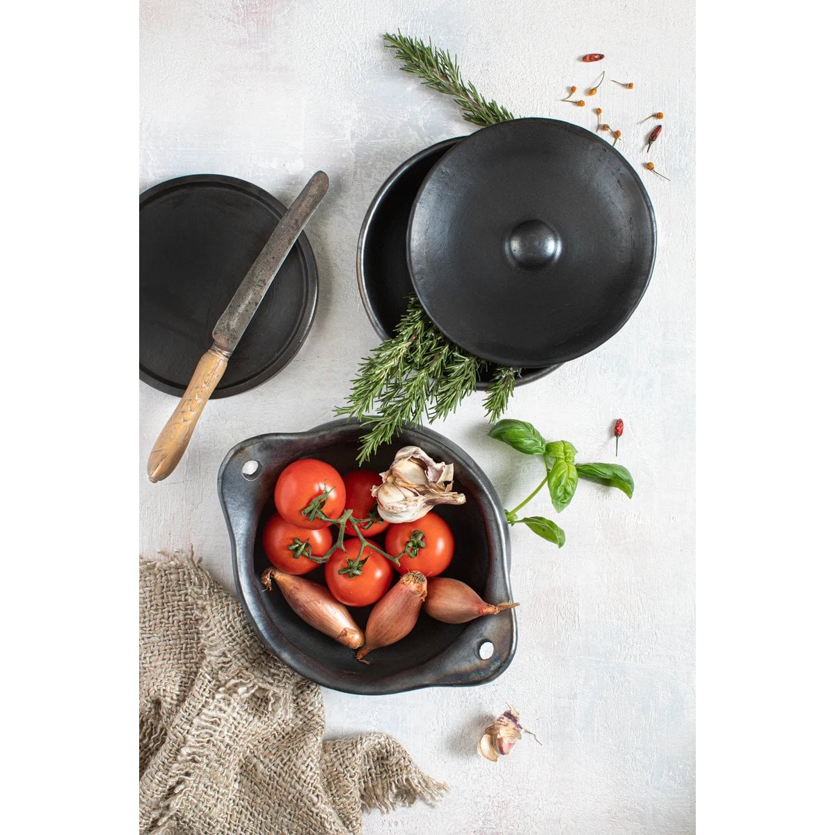 Flacher Serviertopf aus schwarzer Terrakotta | VIA X SELECTION