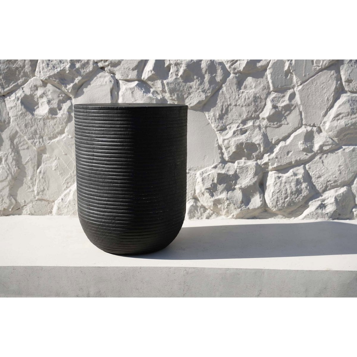 Hocker aus Suarholz schwarz mit glatter Form | VIA X SELECTION