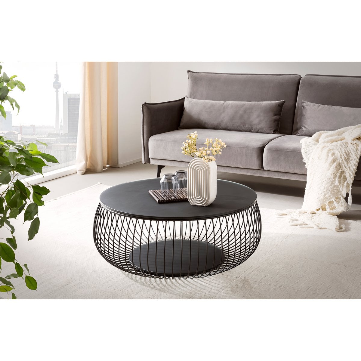 Runder Couchtisch mit schwarzer Glasplatte und Drahtgestell, Ø, 86 × 35 cm | VIA X SELECTION