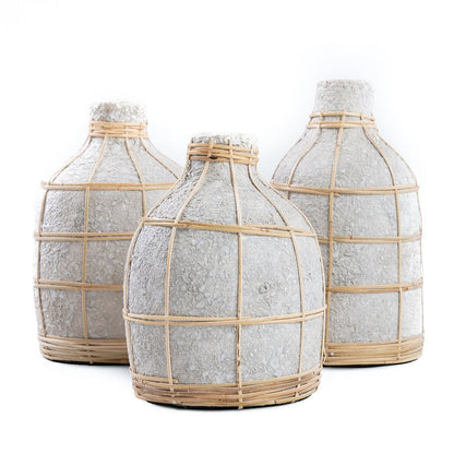 Mittlere Terrakotta-Vase in Betongrau und in Natur | VIA X SELECTION