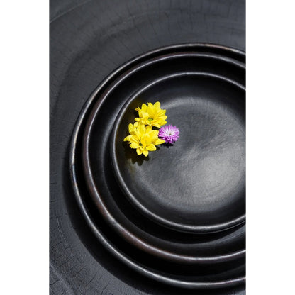Schwarzer Teller aus gebrannter Terrakotta 26 cm | VIA X SELECTION
