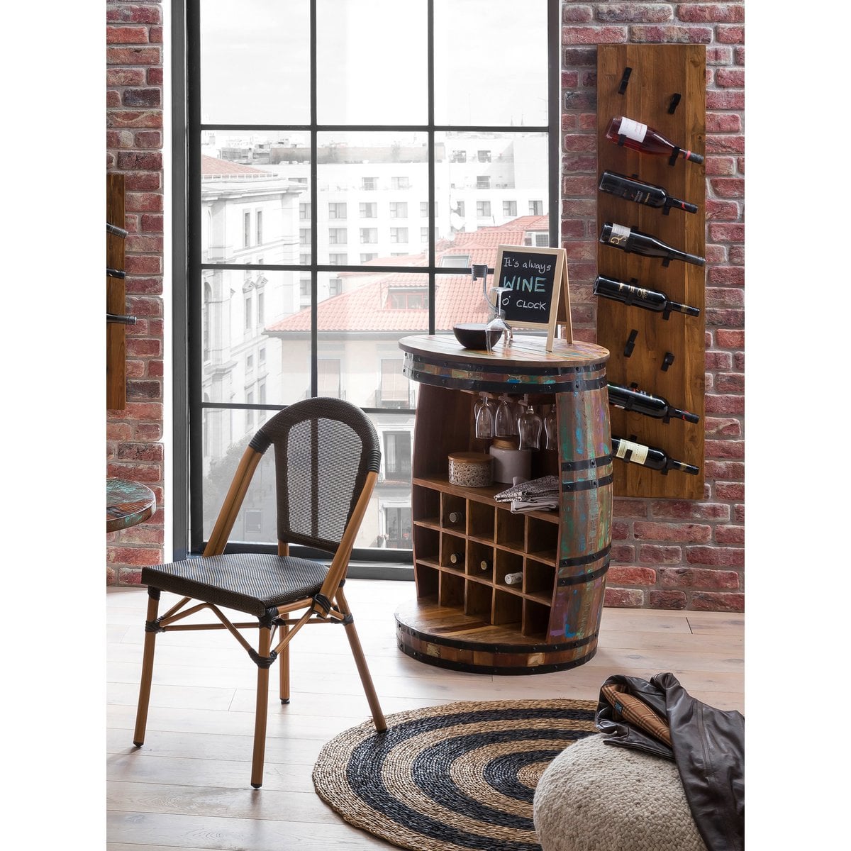 Wand-Weinregal aus Akazienholz und schwarzem Metall für 8 Flaschen, 16 × 33 × 148 cm | VIA X SELECTION