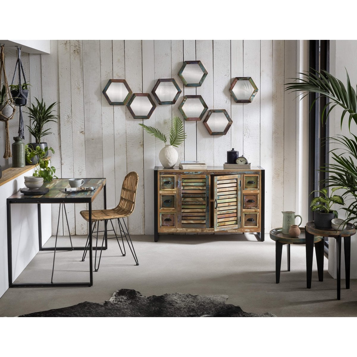 Esszimmerstuhl aus naturbelassenem Rattan mit schwarzem Metallgestell | VIA X SELECTION