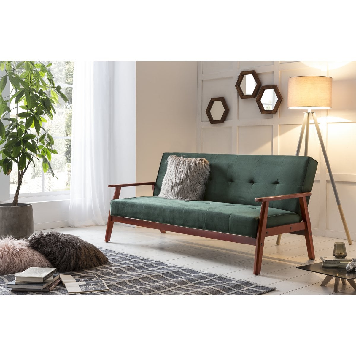 Schlafsofa in tannengrüner Samtoptik mit Holzgestell | VIA X SELECTION